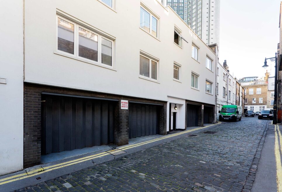 Mews and Majesty in Mayfair