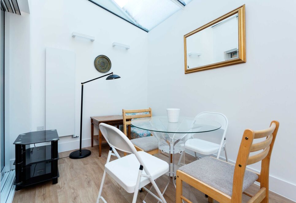 Mews and Majesty in Mayfair