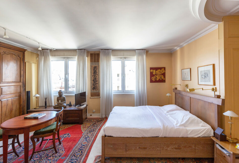 Rooftop Views of the Arc de Triomphe