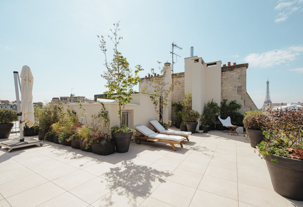 Rooftop Views of the Arc de Triomphe