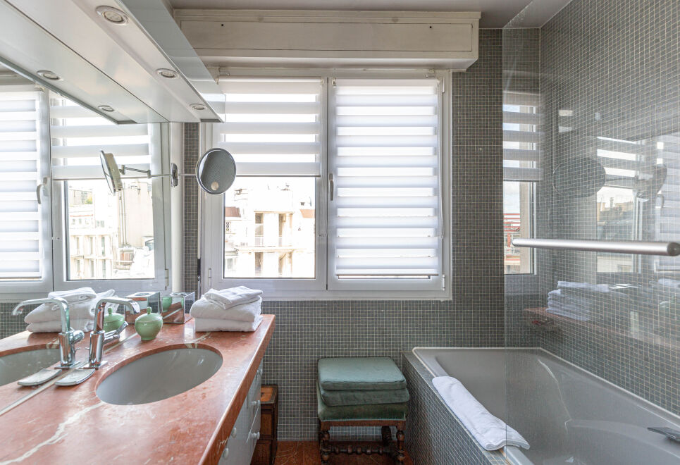 Rooftop Views of the Arc de Triomphe