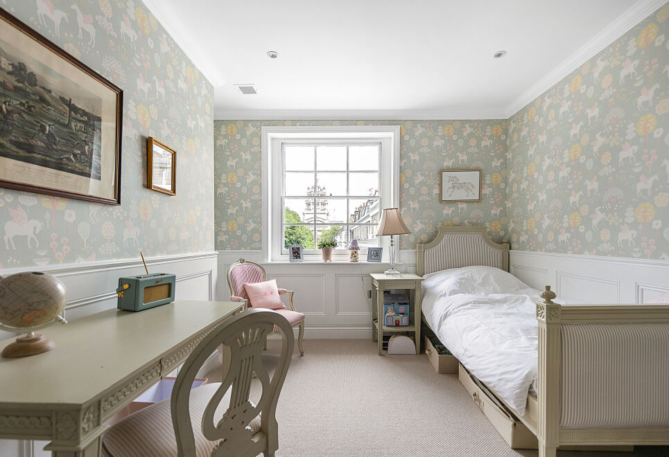 Classical Living in Knightsbridge
