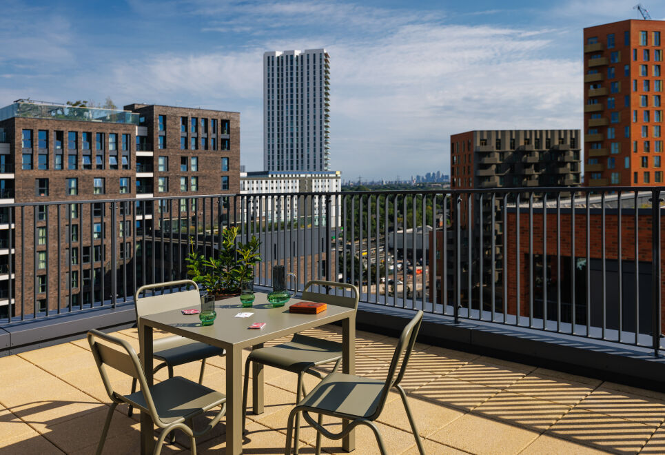 Sophisticated Studio Flat with Rooftop Access