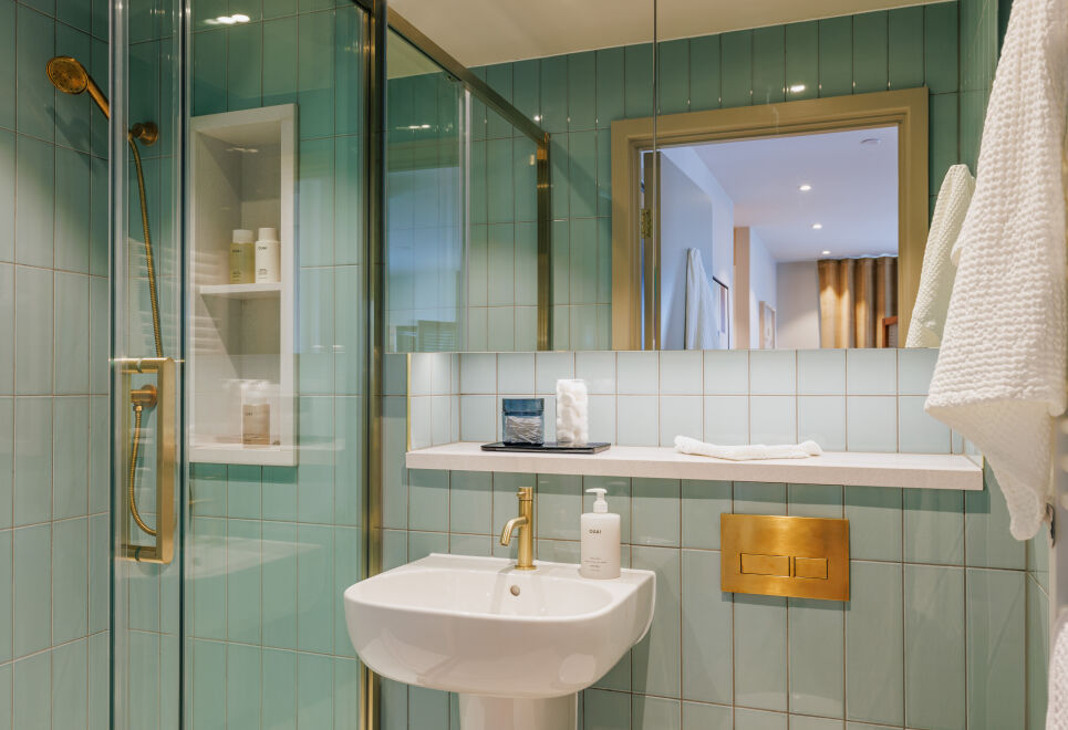 Sophisticated Studio Flat with Rooftop Access