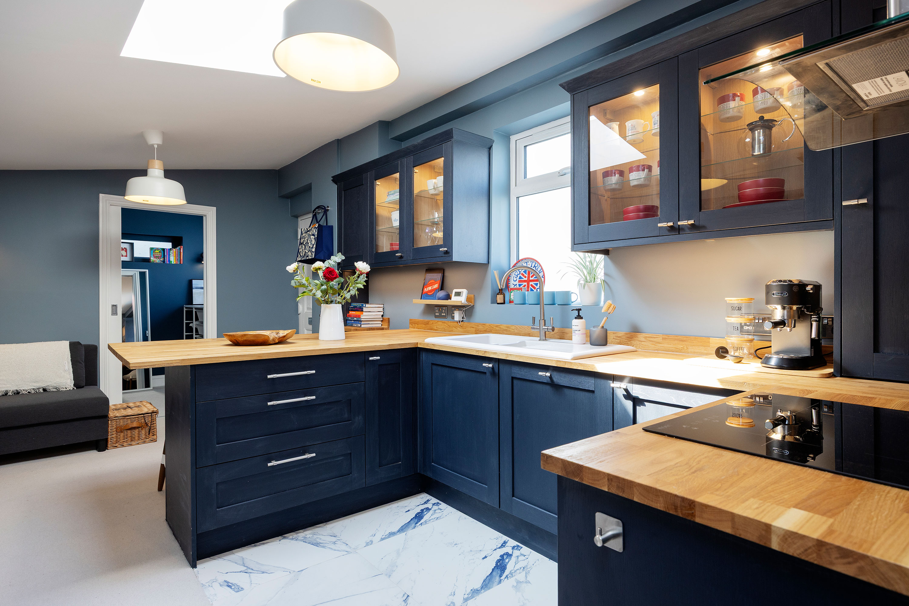 The Cobalt Cottage By Veeve - London