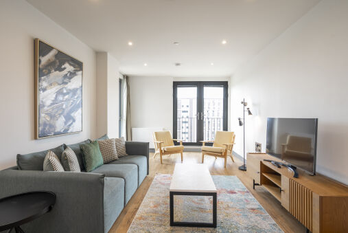 Urban Vista Rooftop Living